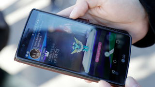 En Canadá ordenaron a soldados a jugar <i>Pokémon Go</i> porque los fans no paraban de invadir bases militares